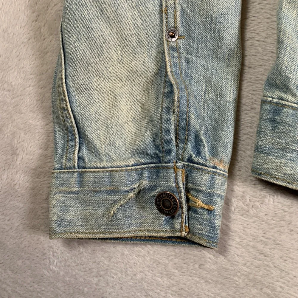Levis logo sale checking